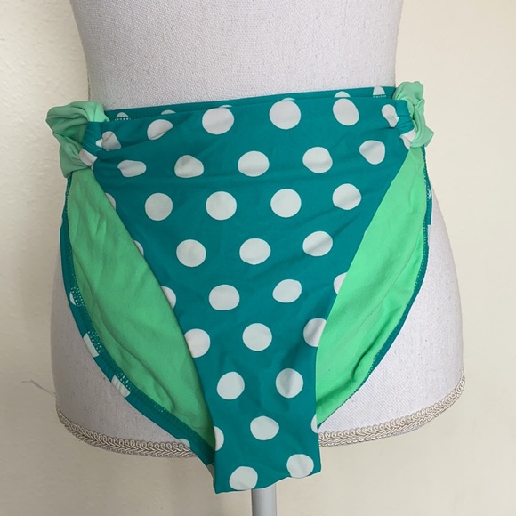 Bikini - Picture 4 of 7